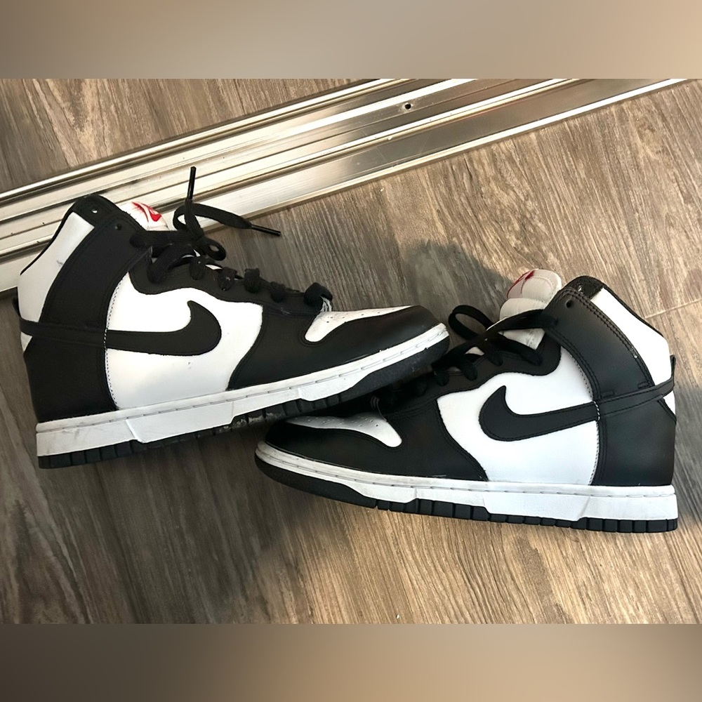 Nike dunk high black and white